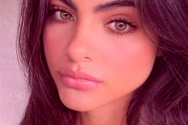 Aria, 22, a black hazel-eyed european companion based in Nitz. Offering GFE, Fetish, Striptease. Available for incall and outcall, day and evening dates.