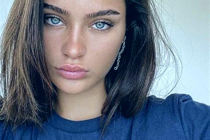 Aria, 23, a brunette dark-eyed ebony companion based in Lerala. Offering Dinner Date, OWO, CIM. Available for incall and outcall, overnight bookings available.