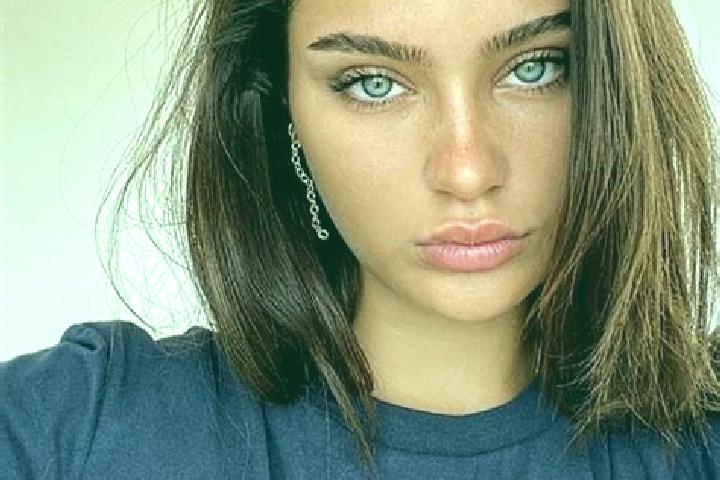 Aria, 23, a brunette dark-eyed indian companion based in Petritoli. Offering Domination, BDSM, Duos. Available for incall and outcall, day and evening dates.