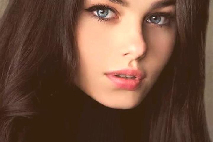 Aria, 23, a chestnut dark-eyed slavic companion based in Sarna. Offering BDSM, Roleplay. Available for incall and outcall, overnight bookings available.