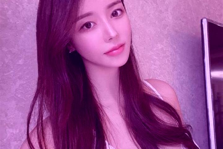 Aria, 23 — Escort in Caijiaqiao, China