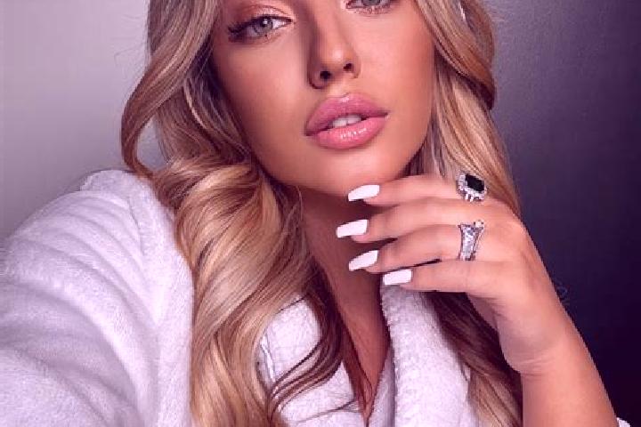 Aria, 23 — Escort in Hampton, Canada