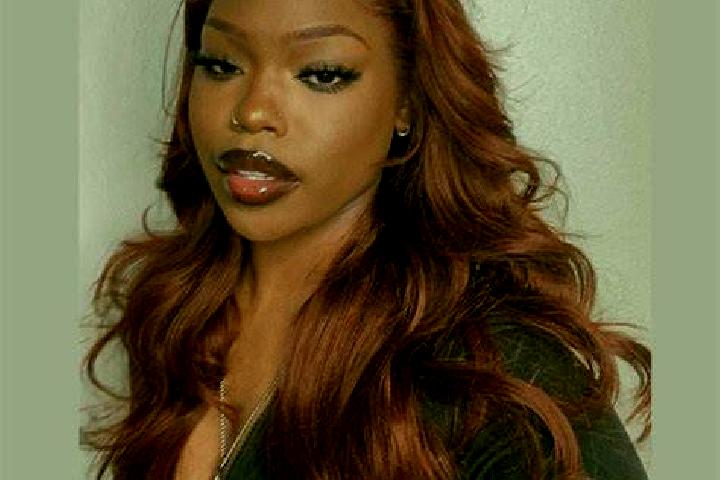 Aria, 24, a auburn amber-eyed ebony companion based in Gatuncillo. Offering Dinner Date, BDSM, A-Level. Available for incall and outcall, day and evening dates.