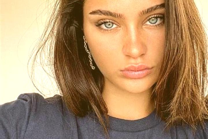 Aria, 25, a brunette dark-eyed slavic companion based in Oshamambe. Offering Roleplay, A-Level. Available for incall and outcall, overnight bookings available.