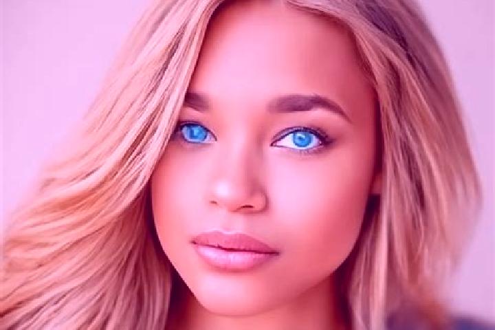 Aria, 25, a dark blonde blue-eyed latina companion based in Sonnhalde. Offering OWO, A-Level, GFE. Available for incall and outcall, day and evening dates.