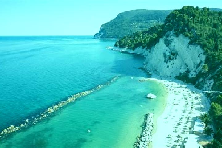 Aria, 25 — Escort in Falerone, Italy