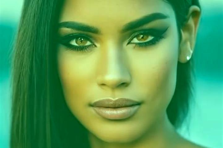 Aria, 26, a black amber-eyed latina companion based in Inya. Offering Tantra, Dinner Date, OWO. Available for incall and outcall, day and evening dates.