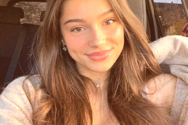 Aria, 26, a brunette blue-eyed indian companion based in Yagoua. Offering Domination, Striptease, 69, Duos. Available for incall and outcall, day and evening...