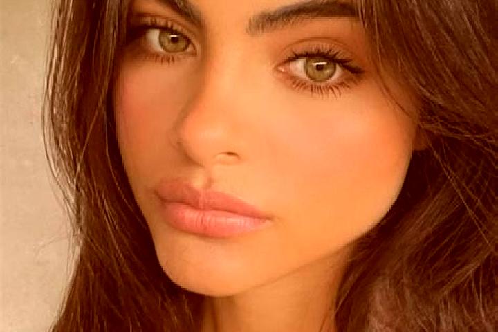 Aria, 26, a brunette hazel-eyed slavic companion based in Chelmondiston. Offering Party Girl, Prostate Massage, Massage, Couples. Available for incall and ou...