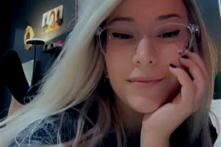 Aria, 26, a platinum blonde amber-eyed indian companion based in Sobradillo. Offering Couples, Deep French Kissing, Massage. Available for incall and outcall...