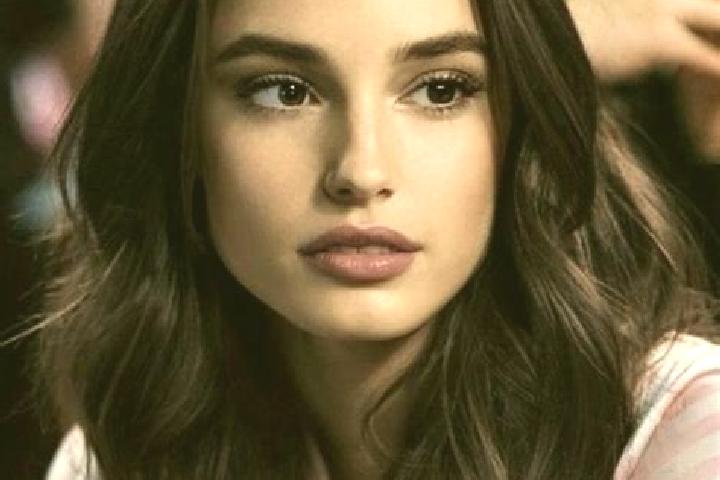 Aria, 27, a brunette brown-eyed caucasian companion based in Mimia. Offering Prostate Massage, Deep French Kissing, Couples. Available for incall and outcall...