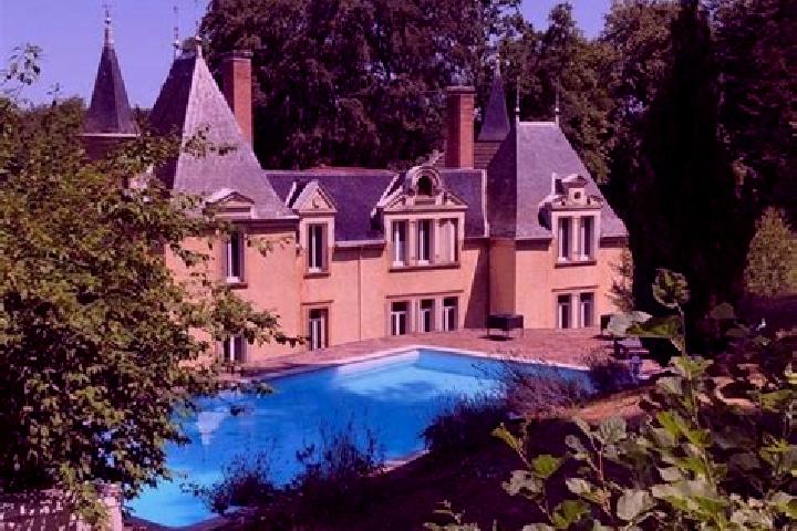 Aria, 27 — Escort in Villeneuve-de-Marc, France