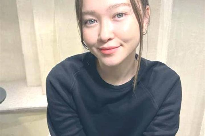 Aria, 28, a chestnut blue-eyed asian companion based in Badr al-Janub. Offering Overnight, Dinner Date, Party Girl. Available for incall and outcall, day and...