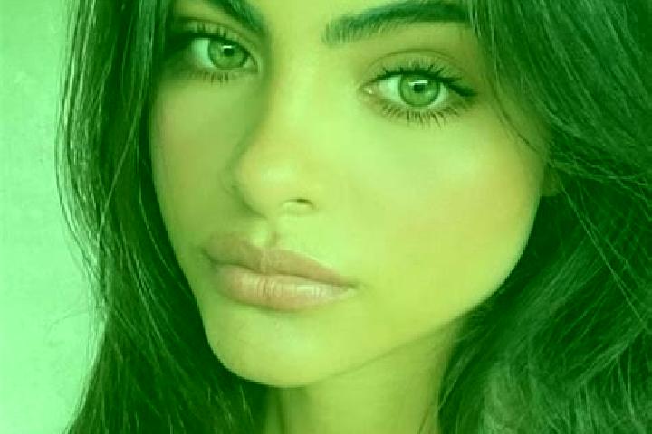 Aria, 28, a chestnut dark-eyed indian companion based in Santiponce. Offering Roleplay, CIM, 69, Massage. Available for incall and outcall, day and evening d...