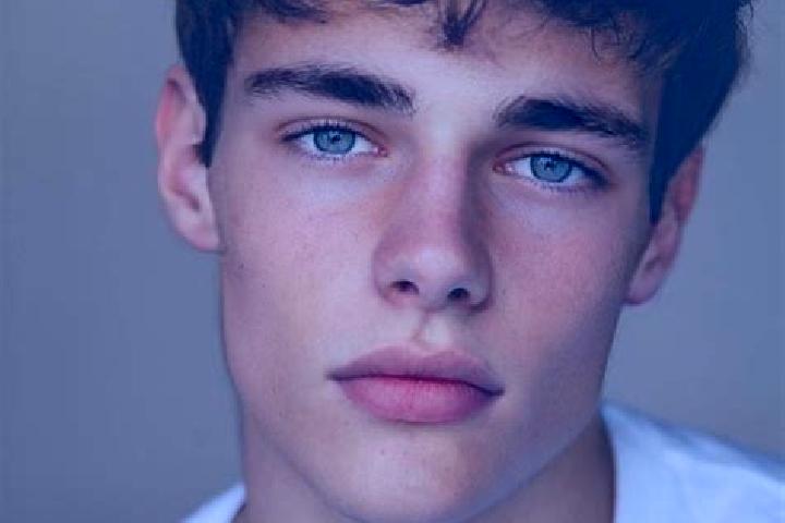 Aria, 29, a black brown-eyed caucasian companion based in Polyplatanos. Offering Duos, Dinner Date, 69. Available for incall and outcall, day and evening dates.