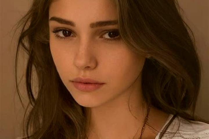 Aria, 29, a chestnut dark-eyed slavic companion based in Augustusburg. Offering Girlfriend Experience, Prostate Massage, Couples, Overnight. Available for in...