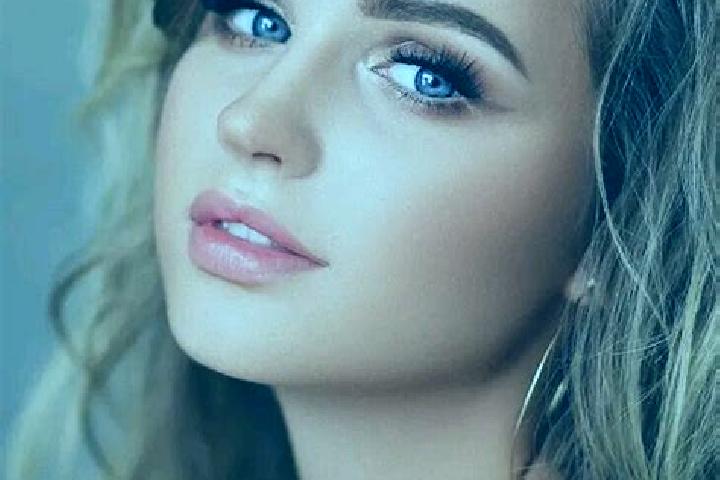 Aria, 29, a dark blonde blue-eyed indian companion based in Fourka. Offering 69, CIM, Party Girl, Girlfriend Experience. Available for incall and outcall, da...