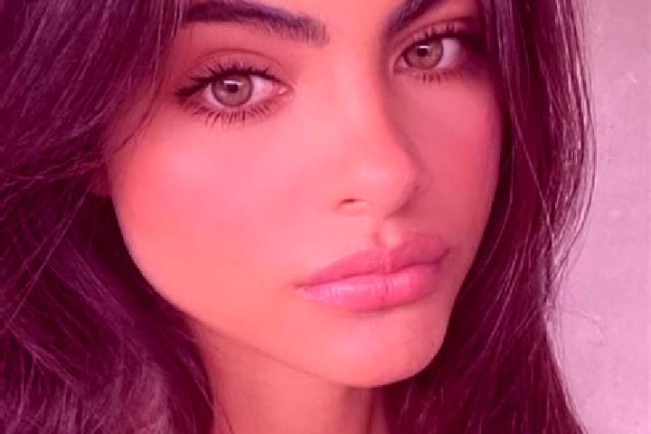 Aria, 30, a brunette green-eyed latina companion based in Kebloran. Offering GFE, BDSM, Domination. Available for incall and outcall, day and evening dates.