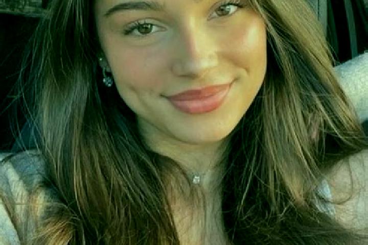 Aria, 30, a brunette hazel-eyed caribbean companion based in Mahukule B. Offering Dinner Date, Overnight, Deep French Kissing, Fetish, Erotic Massage. Availa...