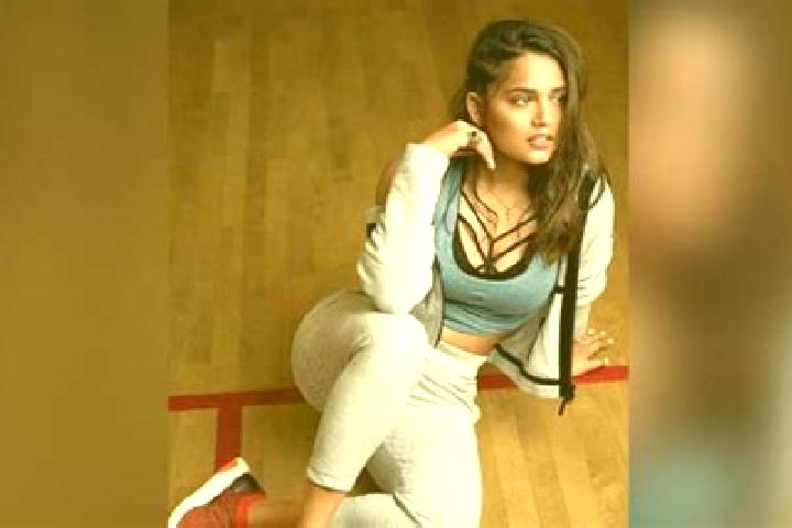 Aria, 30 — Escort in Pallikal, India