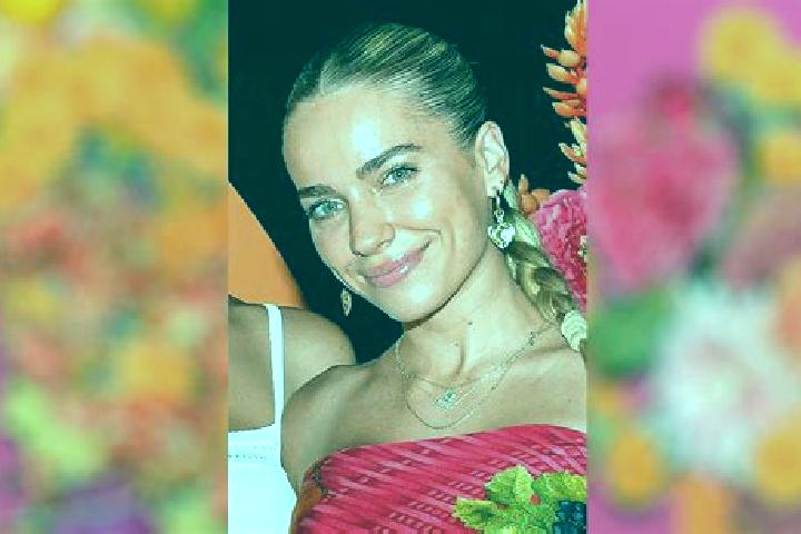 Aria, 31, a auburn amber-eyed latina companion based in Krajan Kertonegoro. Offering Duos, A-Level, OWO. Available for incall and outcall, overnight bookings...