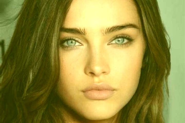 Aria, 31, a brunette blue-eyed latina companion based in Castanheira de Pera. Offering Dinner Date. Available for incall and outcall, day and evening dates.