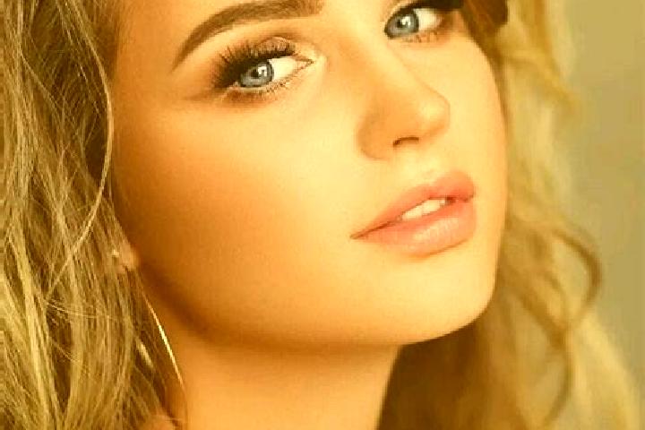 Aria, 31, a dark blonde blue-eyed caucasian companion based in Pornichet. Offering Girlfriend Experience, GFE, Domination, Tantra. Available for incall and o...