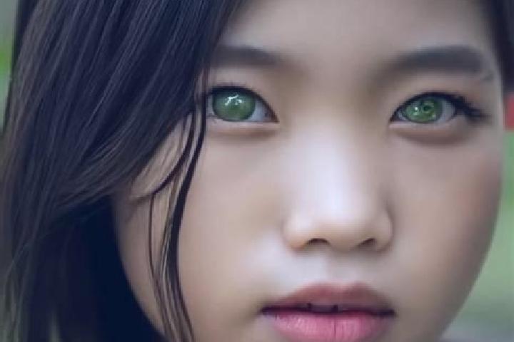Aria, 31, a red green-eyed asian companion based in Salima. Offering Tantra, OWO. Available for incall and outcall, overnight bookings available.