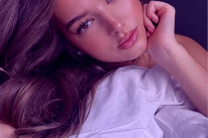 Aria, 32, a chestnut grey-eyed latina companion based in Kota. Offering Overnight, Erotic Massage, Party Girl, Duos. Available for incall and outcall, overni...