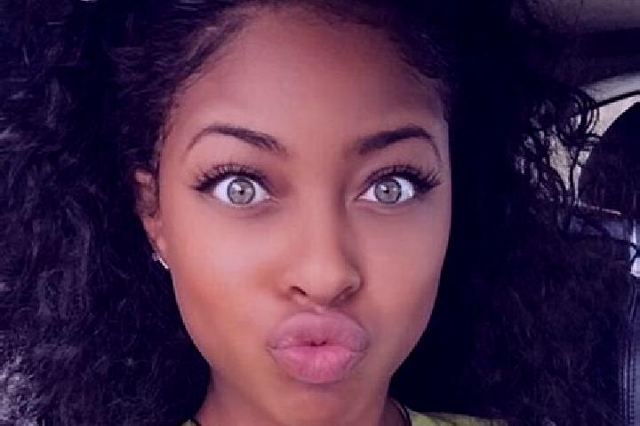 Aria, 33, a black green-eyed ebony companion based in Rio Preto. Offering OWO, BDSM, Travel Companion. Available for incall and outcall, day and evening dates.