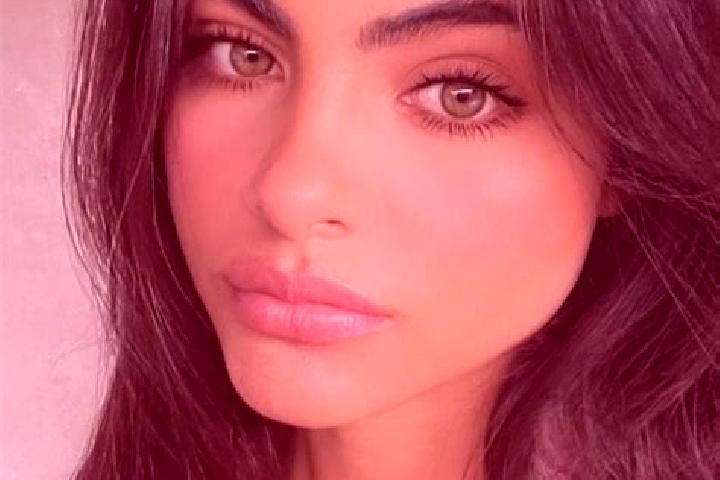 Aria, 33, a black hazel-eyed caucasian companion based in Roma. Offering 69, Overnight, Couples. Available for incall and outcall, overnight bookings available.