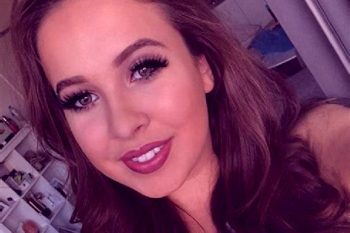 Aria, 33, a red grey-eyed european companion based in El Molar. Offering Fetish, Duos, GFE. Available for incall and outcall, day and evening dates.