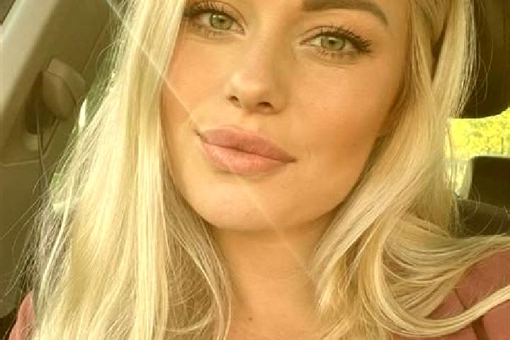 Aria, 35, a blonde hazel-eyed european companion based in Da. Offering Duos, Domination, Massage, A-Level. Available for incall and outcall, day and evening ...