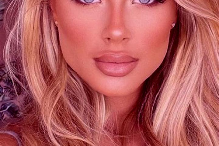 Aria, 35, a blonde hazel-eyed latina companion based in Codrington. Offering A-Level, Couples, Roleplay. Available for incall and outcall, day and evening da...