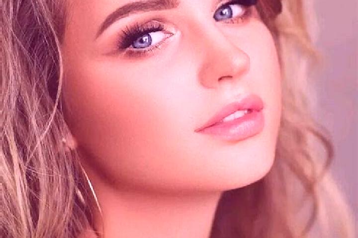 Aria, 35, a dark blonde blue-eyed mediterranean companion based in Aseda. Offering Party Girl, Erotic Massage, Girlfriend Experience. Available for incall an...