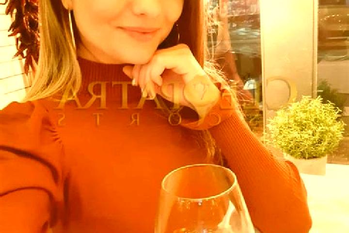 Aria, 36, a red grey-eyed mixed companion based in Wied. Offering BDSM, Overnight, Dinner Date, OWO, Party Girl. Available for incall and outcall, day and ev...