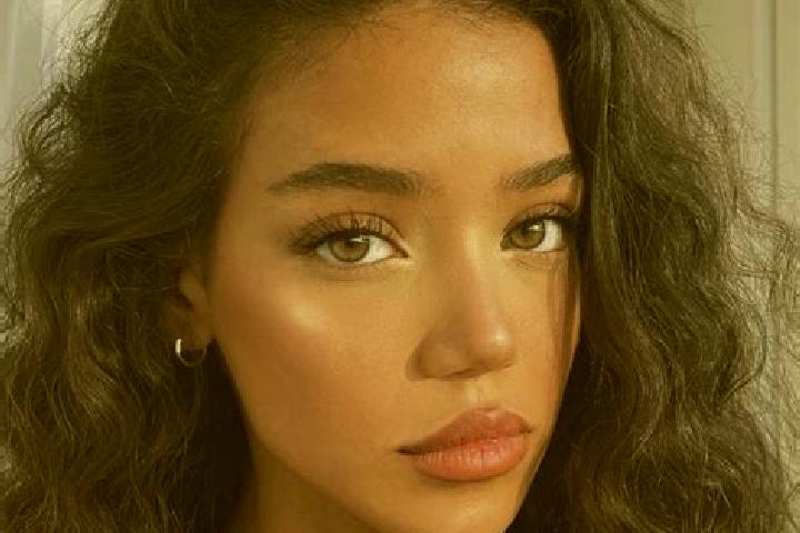 Aria, 37, a black brown-eyed mixed companion based in Tianyu. Offering CIM, Tantra, Roleplay. Available for incall and outcall, day and evening dates.