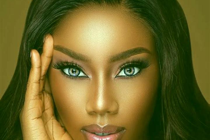 Aria, 37, a red blue-eyed ebony companion based in Haseong. Offering Couples, CIM, Deep French Kissing. Available for incall and outcall, day and evening dates.