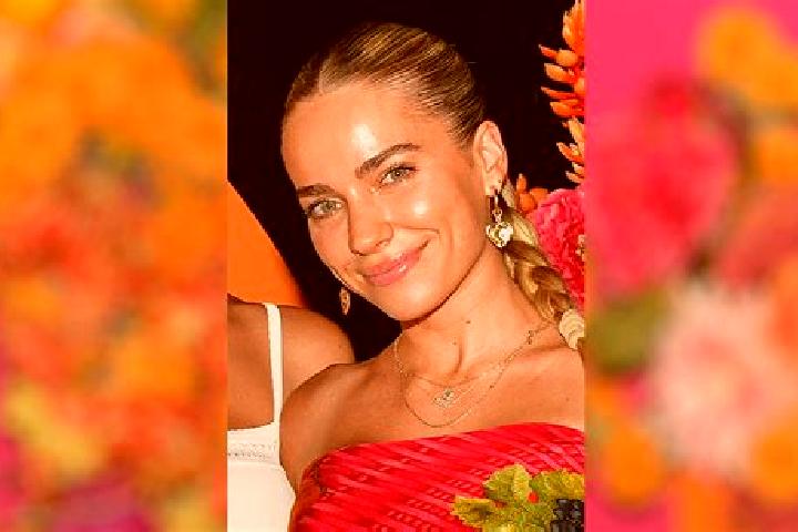 Aria, 37, a red green-eyed mixed companion based in Klepu Krajan. Offering Overnight, A-Level, 69, Tantra. Available for incall and outcall, day and evening ...