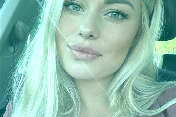 Aria, 38, a blonde green-eyed middle eastern companion based in Kataro. Offering GFE, Erotic Massage, Dinner Date, A-Level. Available for incall and outcall,...