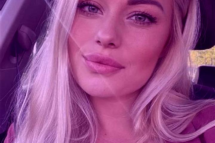 Aria, 38, a blonde hazel-eyed caribbean companion based in Senju. Offering Prostate Massage, Massage, A-Level, Couples. Available for incall and outcall, day...