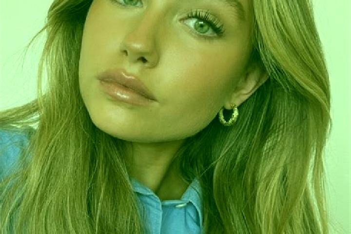 Aria, 38, a dark blonde green-eyed caucasian companion based in Village of Oak Creek (Big Park). Offering GFE, Travel Companion, Deep French Kissing, Party G...