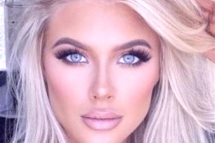 Aria, 38, a platinum blonde hazel-eyed mixed companion based in Pona Alta. Offering Couples, Overnight, Dinner Date. Available for incall and outcall, overni...
