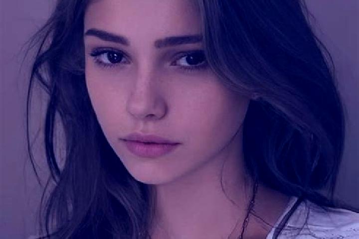 Aria, 39, a chestnut hazel-eyed slavic companion based in Gravia. Offering OWO, Massage, Deep French Kissing. Available for incall and outcall, day and eveni...