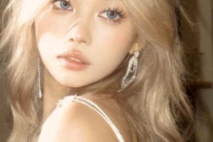 Ariana, 20, a blonde grey-eyed asian companion based in Yeola. Offering Fetish, Domination, BDSM, A-Level, Roleplay. Available for incall and outcall, overni...