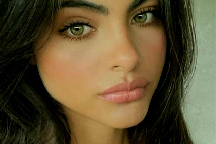 Ariana, 20, a brunette green-eyed caucasian companion based in Radumlya. Offering Striptease, Couples. Available for incall and outcall, day and evening dates.