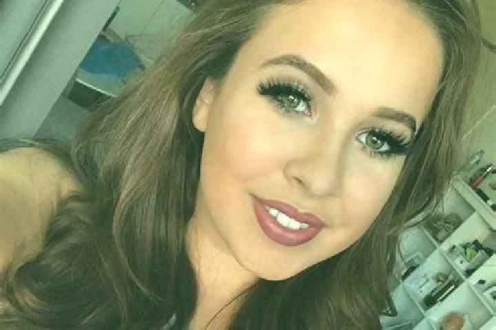 Ariana, 20, a red brown-eyed slavic companion based in Krinec. Offering Striptease, GFE, Couples. Available for incall and outcall, day and evening dates.
