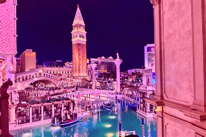 Ariana, 20 — Escort in Santa Venetia, United States