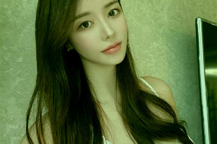 Ariana, 20 — Escort in Taohuashan, China