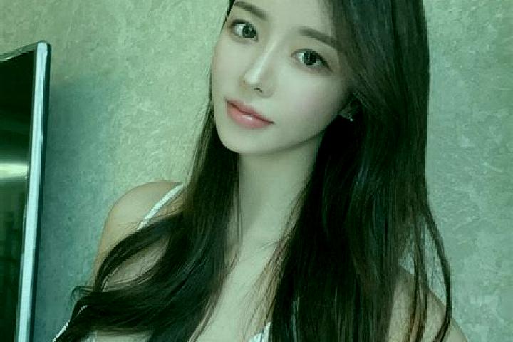 Ariana, 20 — Escort in Tuoshi, China